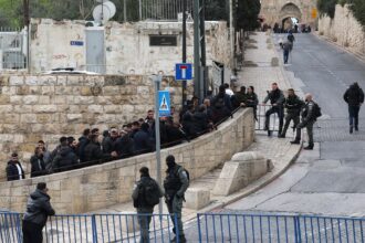 الاحتلال الإسرائيلي يمنع الفلسطينيين من أداء صلاة الجمعة بالمسجد الأقصى