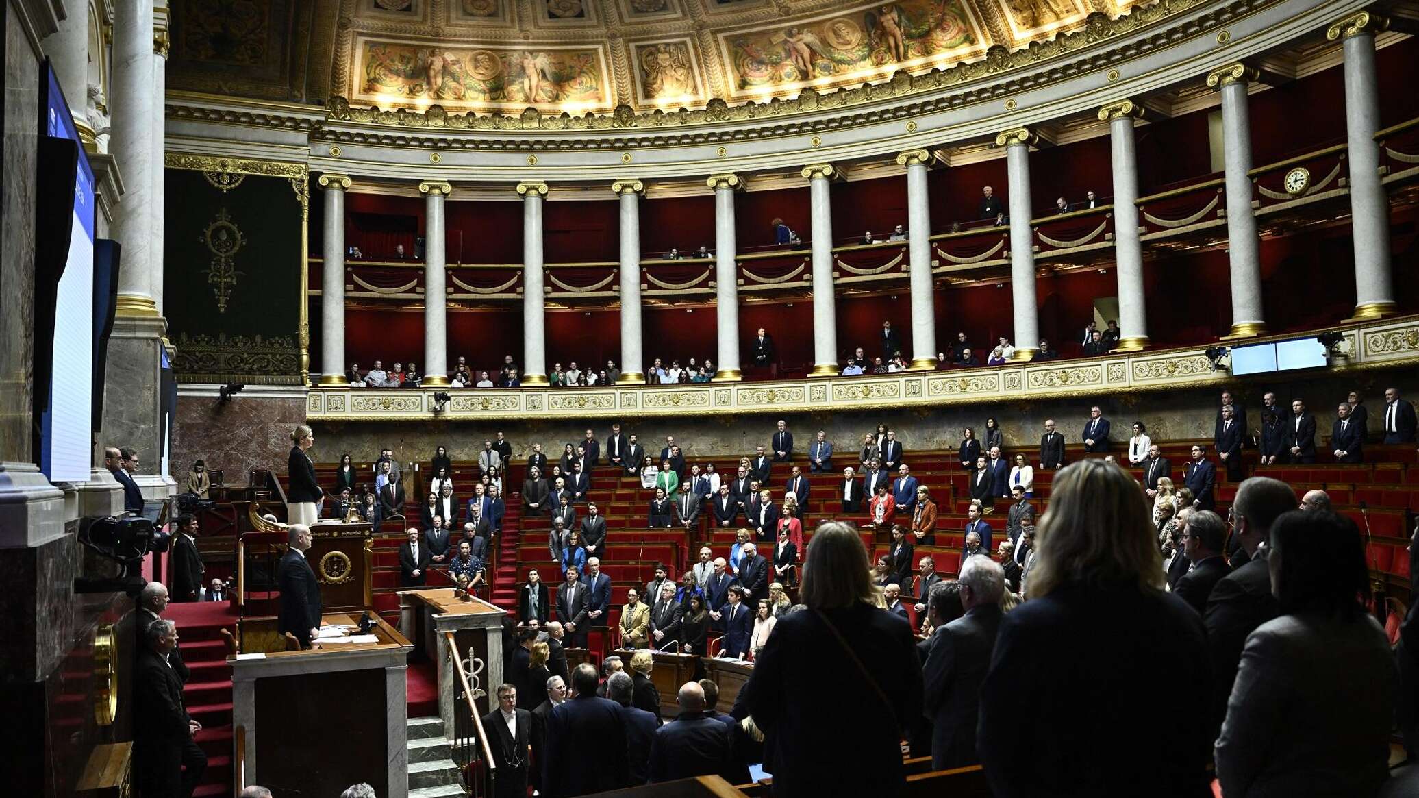 البرلمان الفرنسي يتبنى مشروع قرار بإدانة "القمع الدامي والقاتل" لجزائريين عام 1961
