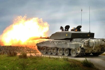 تقرير: دبابات "تشالنجر" التي أرسلتها بريطانيا إلى أوكرانيا "عديمة الفائدة"