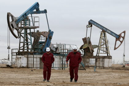 توقعات بارتفاع مخزونات النفط الأمريكية بشكل طفيف
