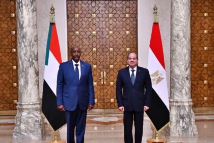 رئيس السيسي ورئيس مجلس السيادة السوداني يتبادلان هاتفيا التهاني بمناسبة حلول شهر رمضان