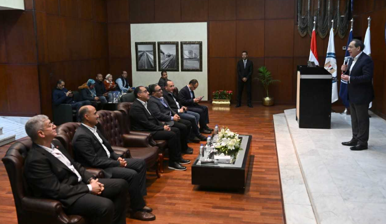 رئيس الوزراء يتفقد مشروع توسعات مصفاة "ميدور" لتكرير البترول بالإسكندرية
