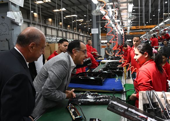 رئيس الوزراء يزور مصنع فريش إليكتريك.. ينتج 600 ألف غسالة