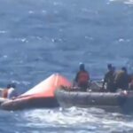 مشاهد توثق عمليات إنقاذ طاقم سفينة "ترو كونفيدنس" بعد هجوم "أنصار الله"... فيديو