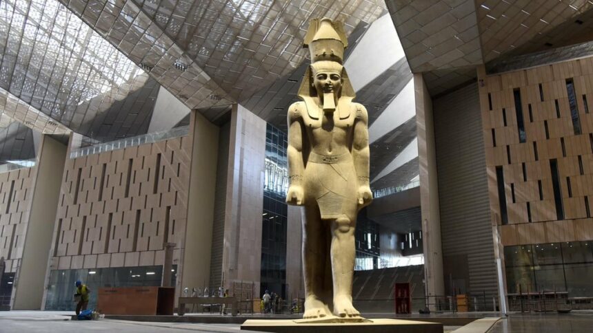 مصر.. اكتشاف تمثال جديد لرمسيس الثاني (صورة)