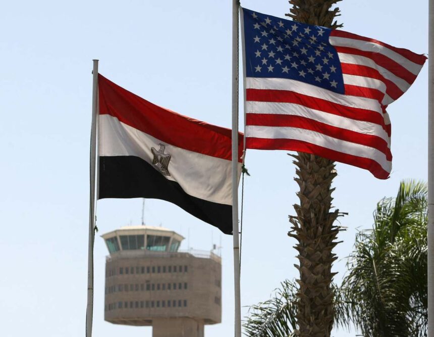 مصر.. السفيرة الأمريكية تثير حفيظة مصريين في الصعيد