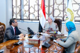 وزيرة البيئة تلتقي نقيب الصحفيين لبحث سبل التعاون في دعم الصحافة البيئية في مصر