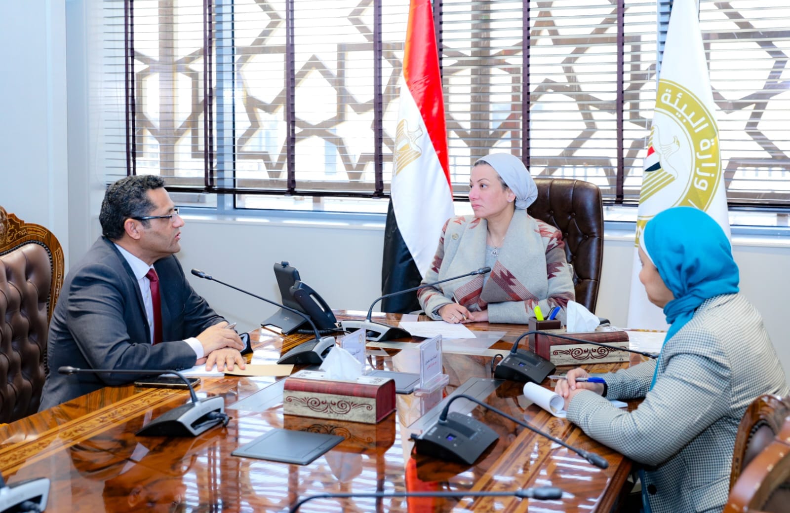 وزيرة البيئة تلتقي نقيب الصحفيين لبحث سبل التعاون في دعم الصحافة البيئية في مصر