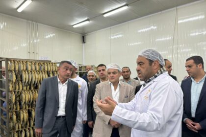وزير التجارة والصناعة ومحافظ بورسعيد يتفقدان مصنع بورسعيد ستار لإنتاج الأسماك المدخنة