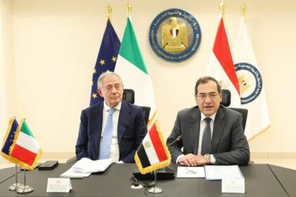 طارق الملا يبحث مع وزير إيطالي التعاون بين البلدين في مجالات البترول