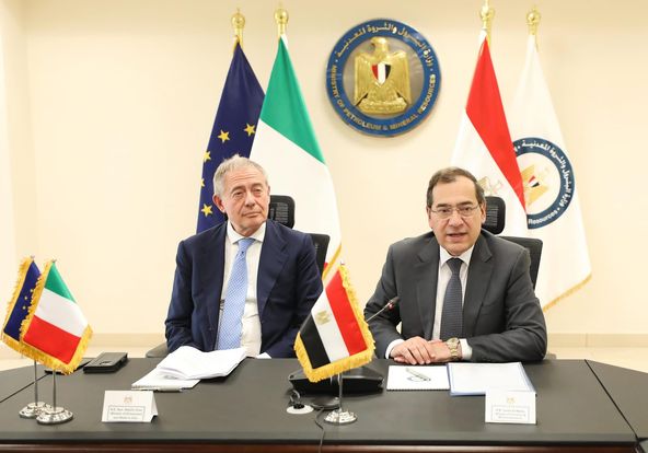 طارق الملا يبحث مع وزير إيطالي التعاون بين البلدين في مجالات البترول