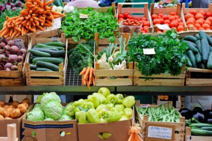 أسعار الخضروات والفاكهة اليوم الخميس في سوق العبور