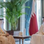 أمير قطر يبحث مع وزير الخارجية البحريني تطوير العلاقات بين البلدين