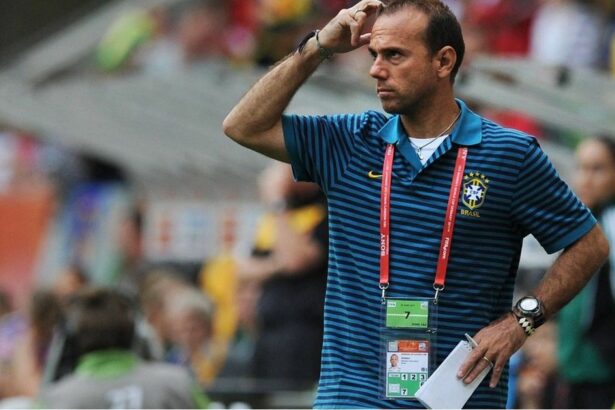 استقالة مدرب سانتوس البرازيلي بعد اتهامه بـ"التحرش بـ19 لاعبة"