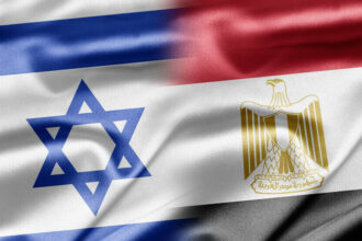 الإعلام العبري يكشف رسائل نقلتها مصر لإسرائيل بعد الهجوم الإيراني