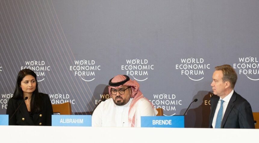 الاقتصاد والسياسة يهيمنان على «دافوس السعودية»