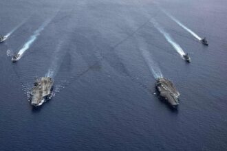 الجيش الأمريكي يدمر صاروخا بالستيا  لـ"أنصار الله" فوق البحر الأحمر