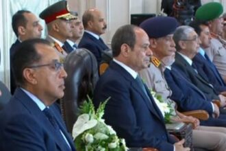 الرئيس السيسي يستمع إلى شرح تفصيلي عن تاريخ الفروسية المصرية