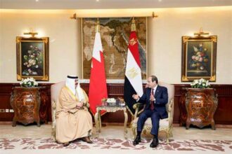 الرئيس السيسي يودع العاهل البحرينى