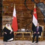 الرئيس السيسي يودع عاهل البحرين بمطار القاهرة في ختام زيارته لمصر