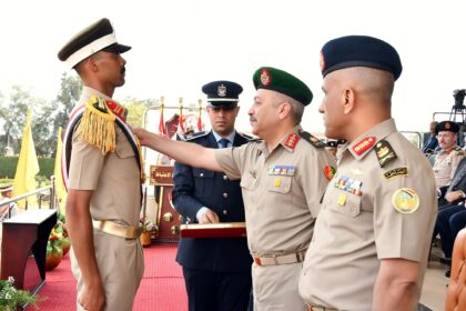 القوات المسلحة تحتفل بتخريج الدفعة 165 من كلية الضباط الاحتياط