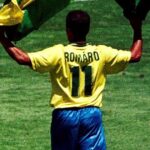 النجم البرازيلي روماريو يفاجئ الجميع ويعود إلى الملاعب