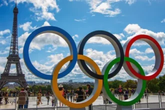 اليونان تسلم الشعلة لمنظمي أولمبياد باريس