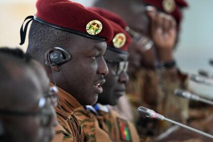 بوركينا فاسو تطرد 3 دبلوماسيين فرنسيين بسبب "أنشطة تخريبية" وتمهلهم 48 ساعة للمغادرة