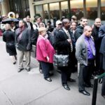 تراجع طلبات إعانة البطالة في أمريكا عكس المتوقع