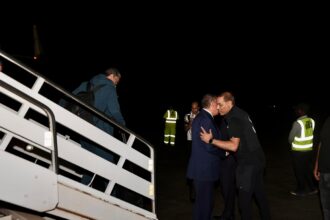 تفاصيل جلسة خالد بيبو مع رئيس بعثة الأهلي فور الوصول إلى الكونغو
