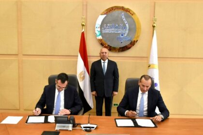 توقيع عقد تنفيذ أعمال البنية الفوقية لمشروع محطة الحاويات بميناء دمياط