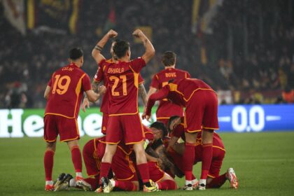 روما يُقصي ميلان ويتأهل لنصف نهائي الدوري الأوروبي