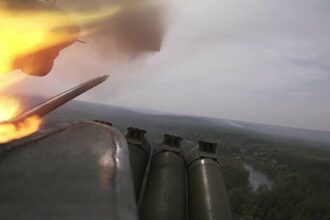 "سو-34" الروسية توجه ضربة على معاقل القوات المسلحة الأوكرانية جنوب دونيتسك... فيديو