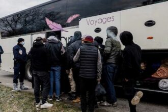 فرنسا تطرد مئات المهاجرين بسبب "الألعاب الأولمبية "