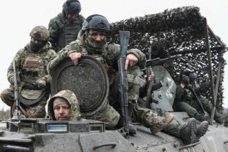 مصدر: القوات الروسية تدمر مقرا أوكرانيا متخفيا في غابات خاركوف