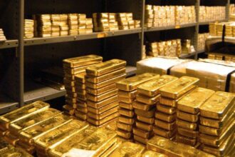 هبوط أسعار الذهب عالميا والفضة تواصل الصعود اليوم