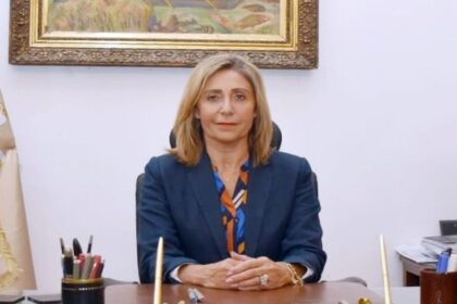 وزيرة الثقافة تعلن برنامج «مصر ضيف شرف» معرض أبو ظبي للكتاب