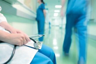 نقابة الأطباء: الحل لمشاكل الإهمال الطبي يكمن في إصدار قانون المسؤولية الطبية - بوابة البلد