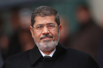 مصر: كبير الأطباء الشرعيين الأسبق يفصح عن أسباب وفاة الرئيس محمد مرسي - بوابة البلد