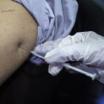 بيان وزارة الصحة حول الإصابات الناتجة عن تلقي لقاح "أسترازينيكا" - بوابة البلد