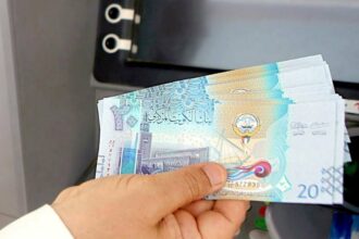 سعر الدينار الكويتي مقابل الجنيه اليوم الإثنين في 6 بنوك - بوابة البلد