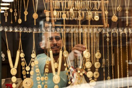تراجع سعر الذهب اليوم الاثنين في محلات الصاغة، حيث تراجع عيار 21 بقيمة 5 جنيهات - بوابة البلد