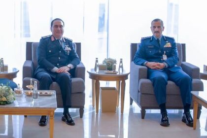 شهادة قائد القوات الجوية تخريج الدفعة 103 من طلبة كلية الملك فيصل في حفل رسمي - بوابة البلد