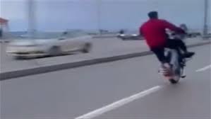 عرض حياته والمواطنين للخطر.. ضبط بطل فيديو الحركات الإستعراضية بدراجة نارية في بورسعيد