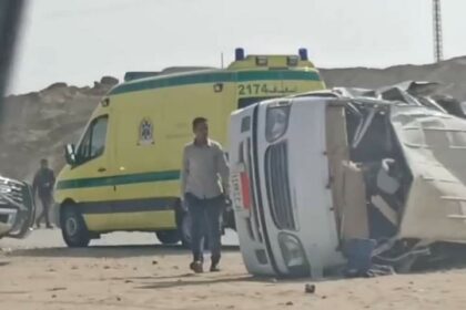 مصرع شخص وإصابة 13 في حادث انقلاب ميكروباص بصحراوي ملوي